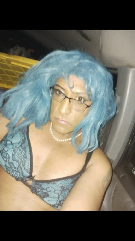 Seksi Latino poz veriyor