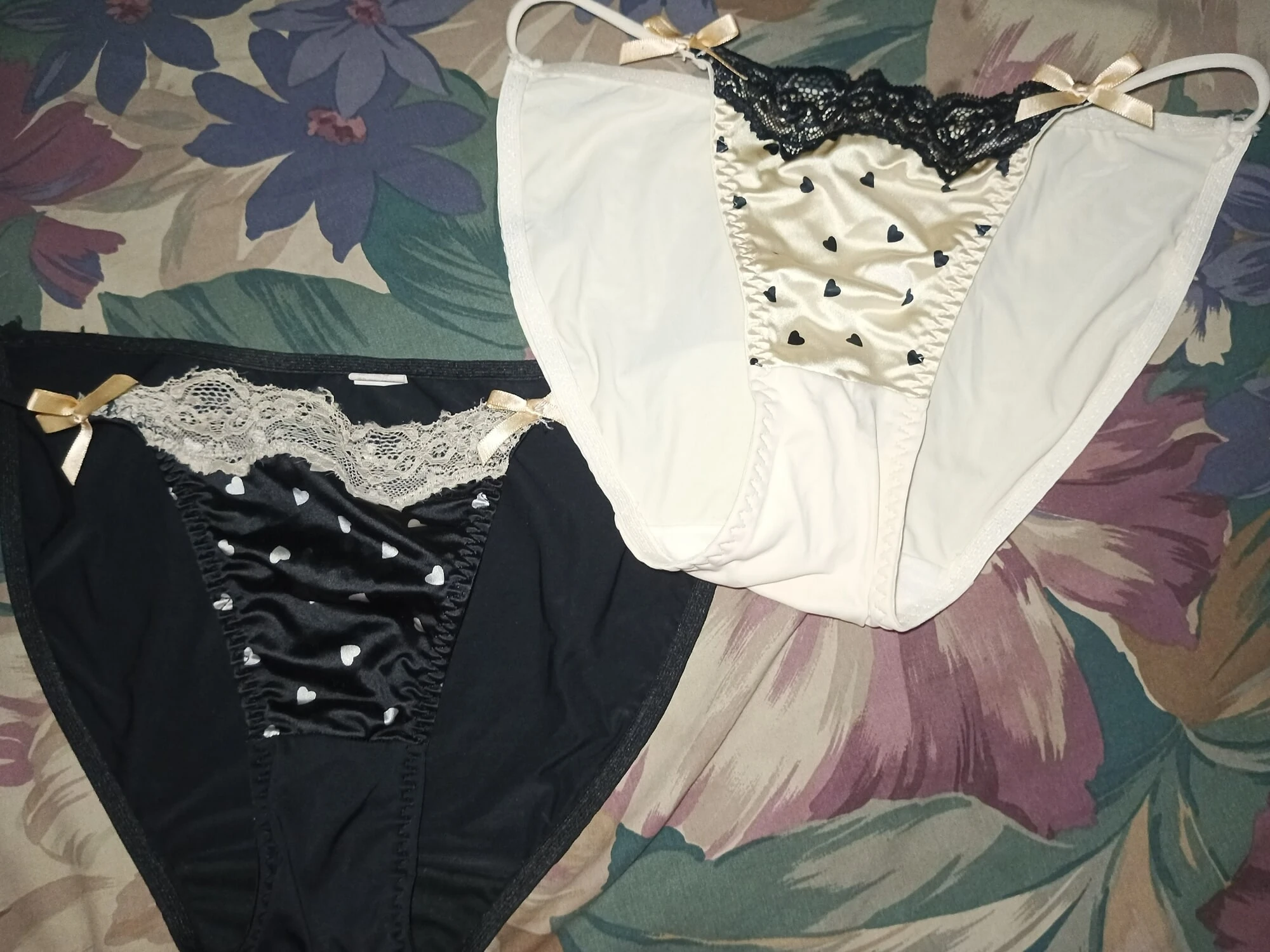 Karımın seksi siyah saten polca kalp nokta külotu