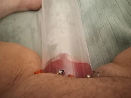 Penis pompasıyla şişirilmiş klitoris