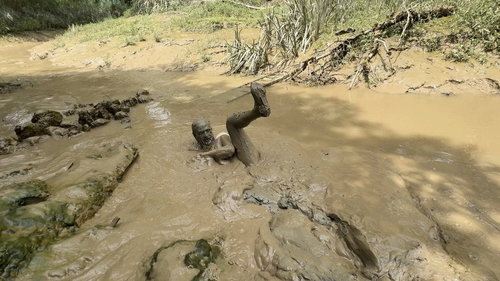 SHOT - BURIED IN MUD ! #4