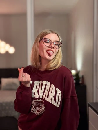 Burgundy Lace ve Baggy Shirt