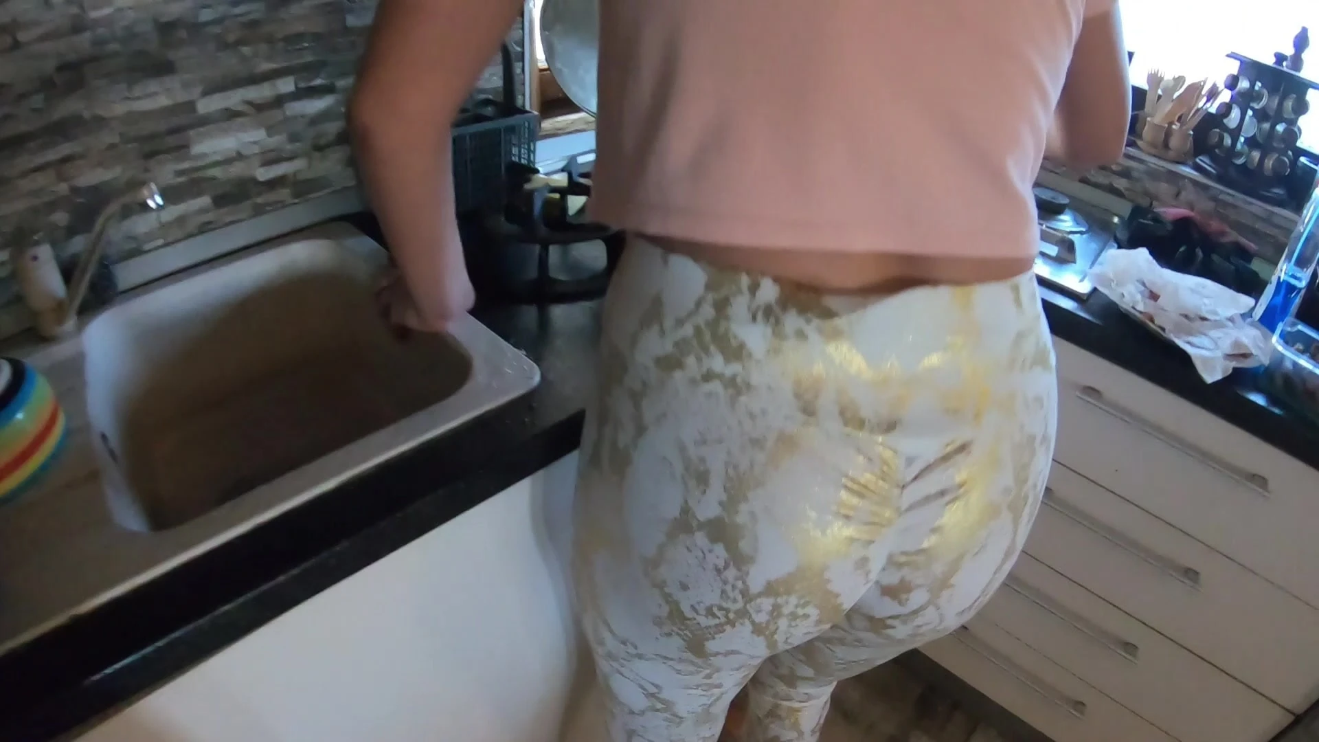 Kitchen Cameltoe Tease Wet Leggings Oral Play and Double Cum #3