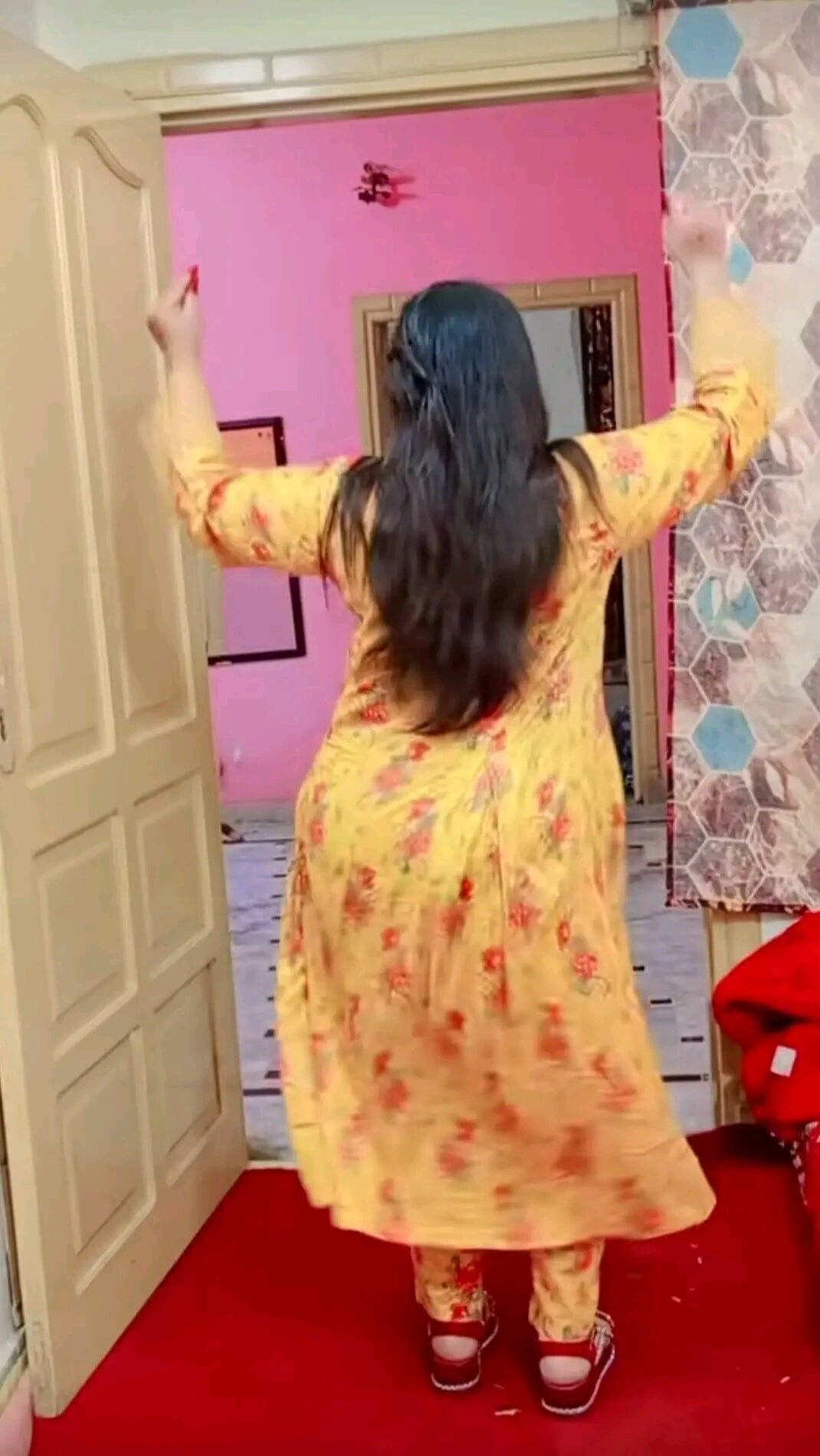 Kisi ka 8 inç ka lun ha için rabta karo veya sat video bana ho 