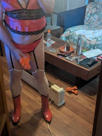 Tıraşlı bacaklar ve yeni bir kıyafet 