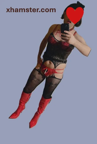 Красные высокие полки