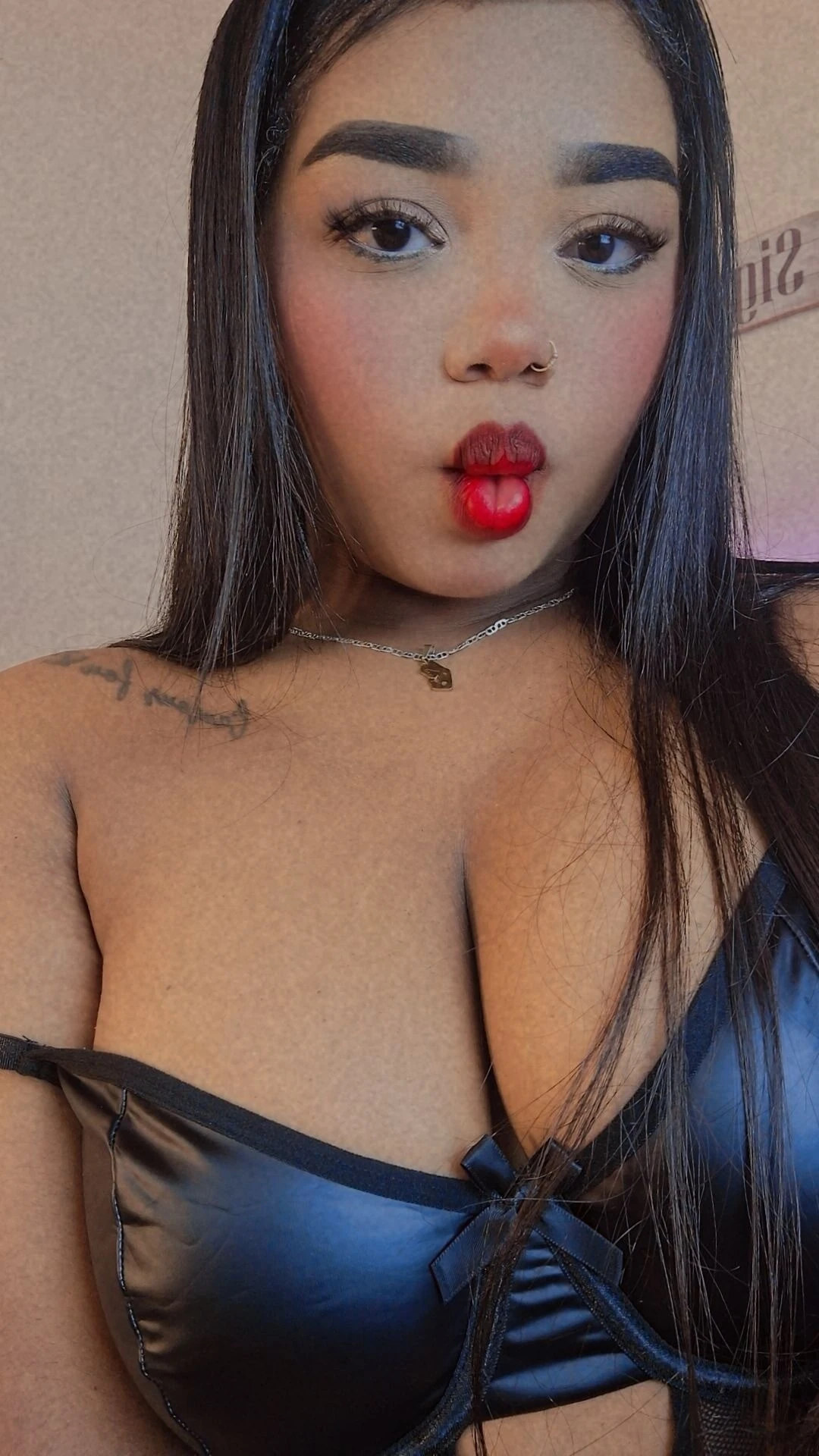 Сексуальная Mia