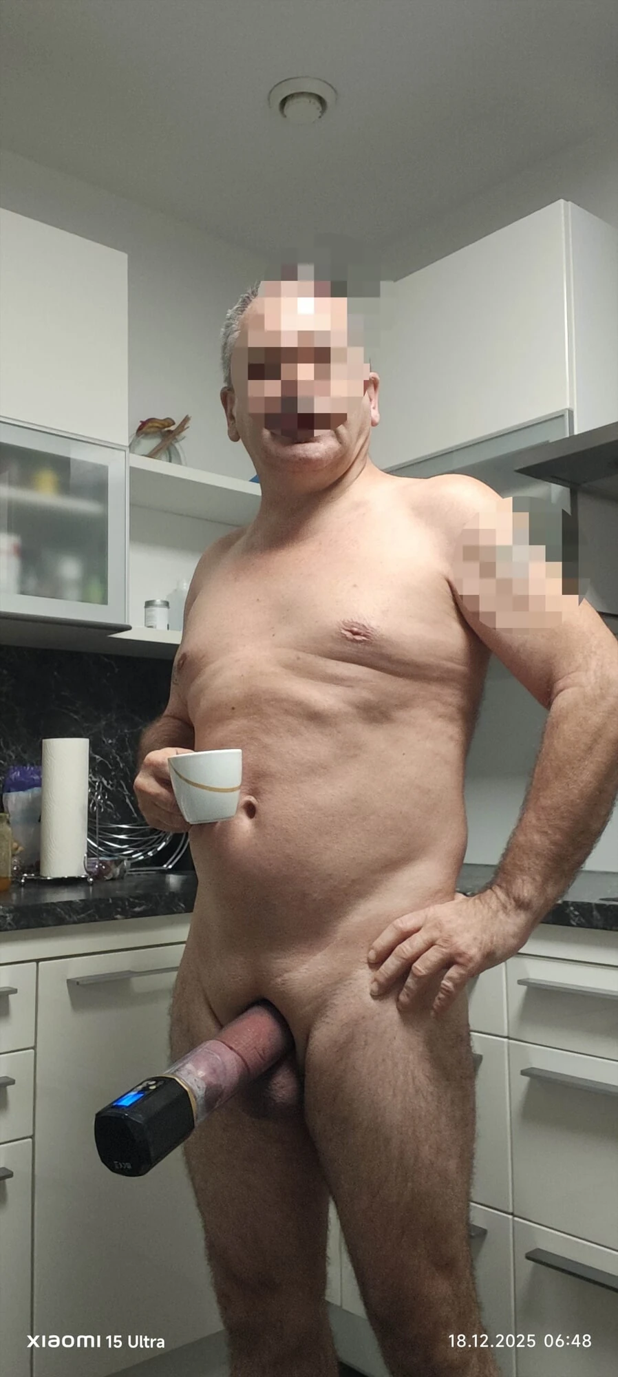 Ben nacked ve yarak pompalıyorum