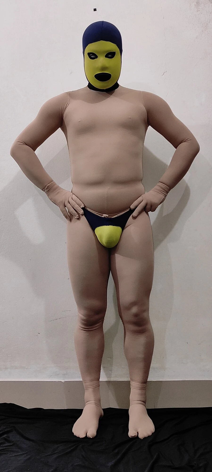 Zentai sirki penis oyunu çıplak erkek