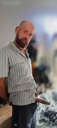 Önce karısını sonra karısını siktim ve onu siktim.