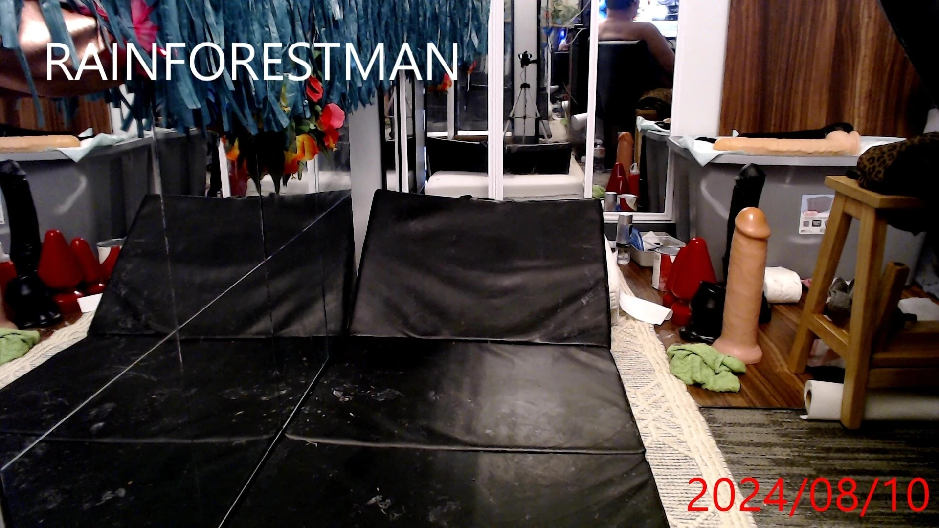 Человек в тропическом лесу, Гавайская студии