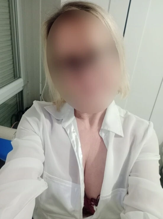 moi en chemisier de saten