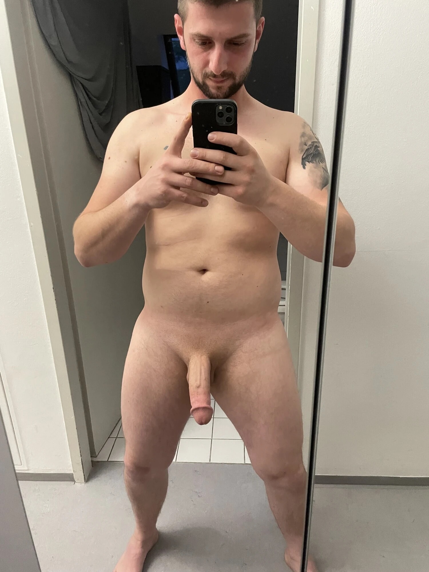 Orta yaşlı seksi kadın avcısı