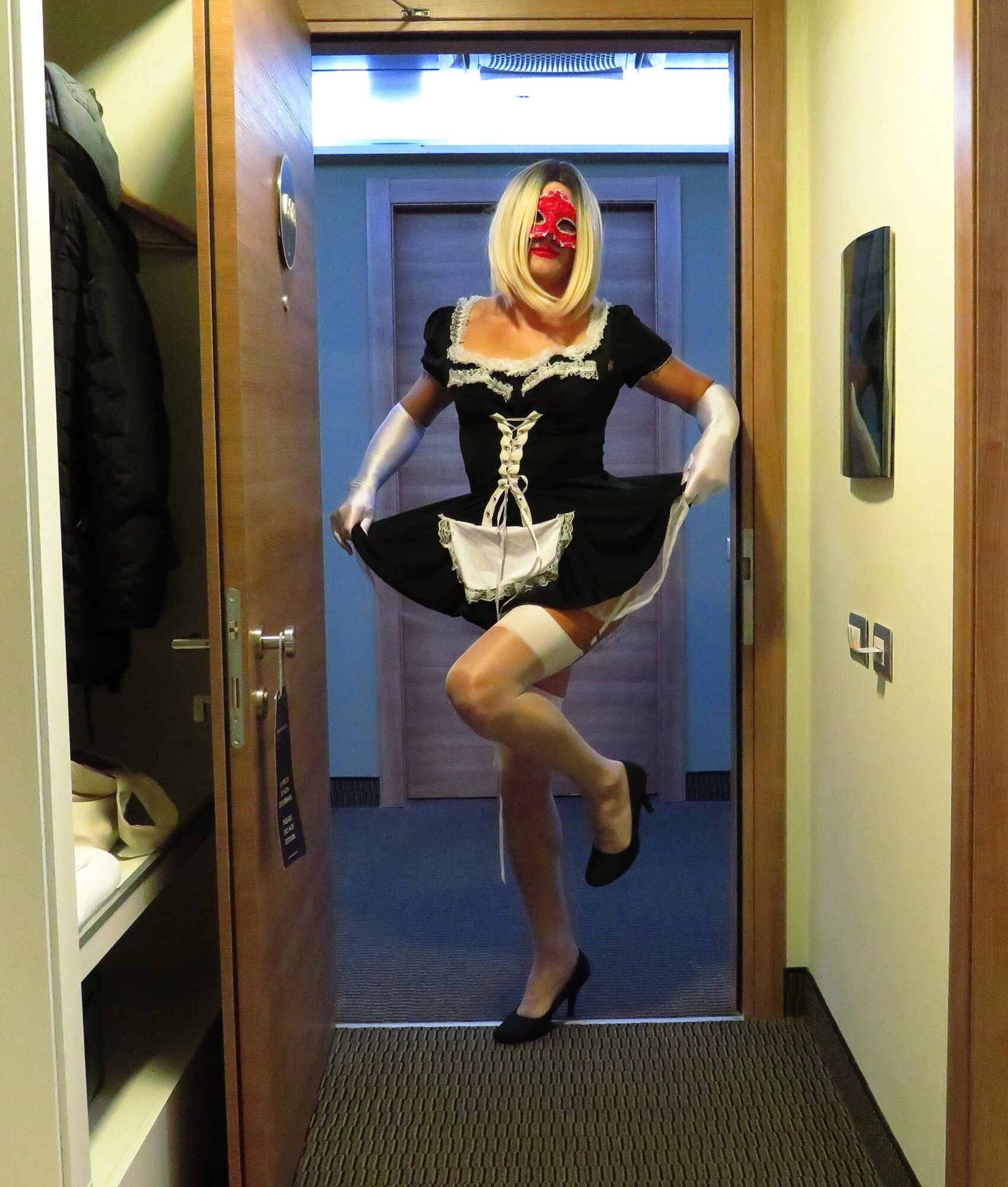 Seksi iç çamaşırlı seksi sarışın kız. Promi'nin güzel fotoğrafları