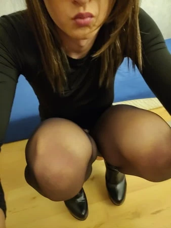 Miczi seksi kıyafet içinde
