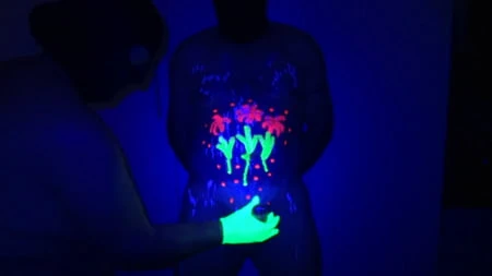 Neon boya ve yarak ağdası oyunu