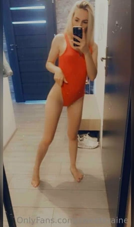 Sarışın liseli genç kız