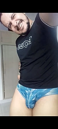 Seksi bacaklı erkek