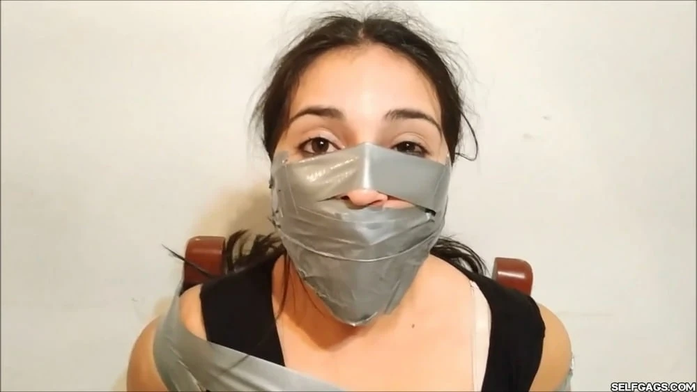 Üvey Kızı Ağzı Kapatılmış - Selfgags