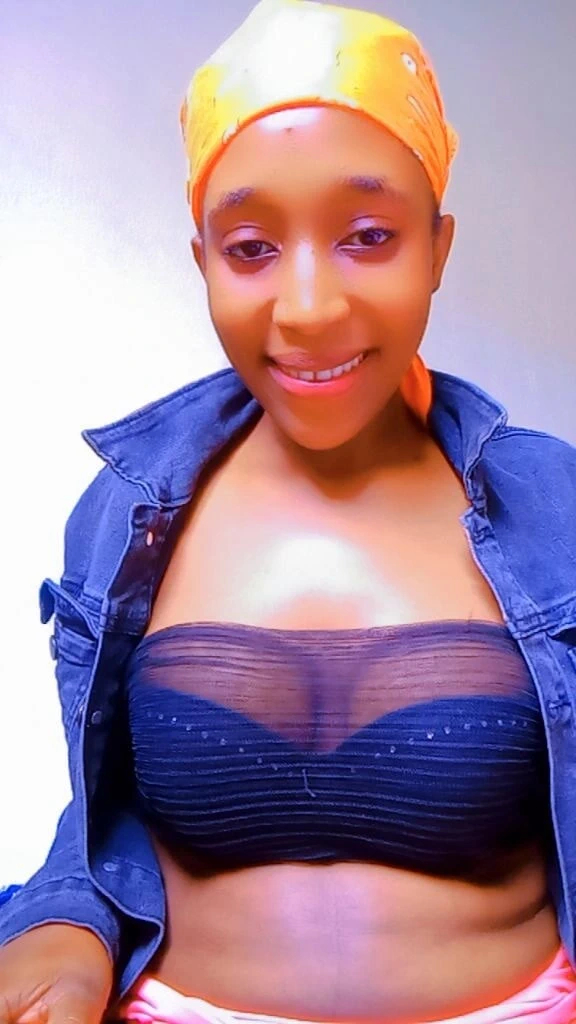 Bugün üvey babam beni sikiyor 