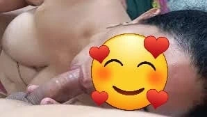 Desi Horny MILF synker dybt og tigger om anal