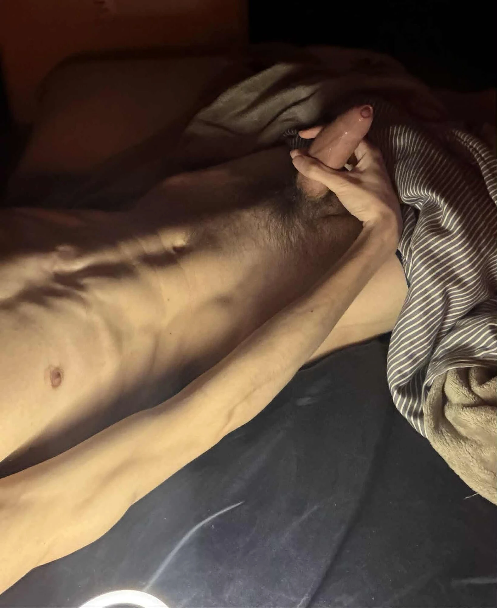 Sikimin üstüne boşalma