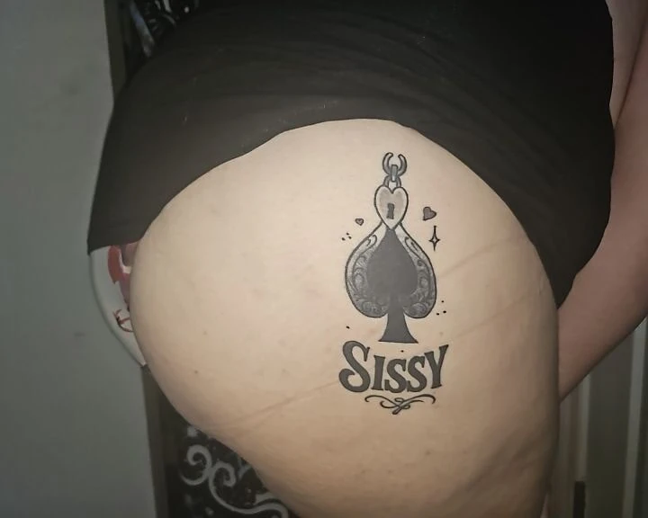 Sadece başka bir gün ve ben kadın kılıklıyım ve kilitli kal