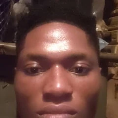 Мастурбирует орехового паренька