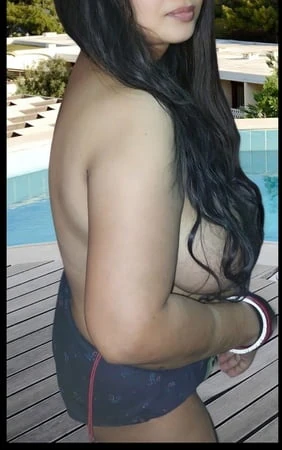 Selam bhabhi poz veriyor
