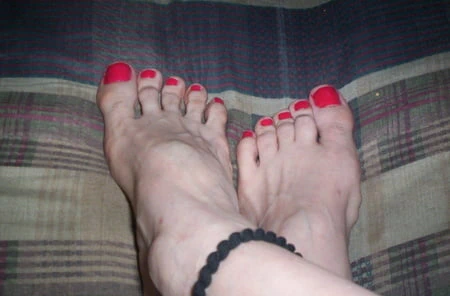 Mellissa's pretty feet 6