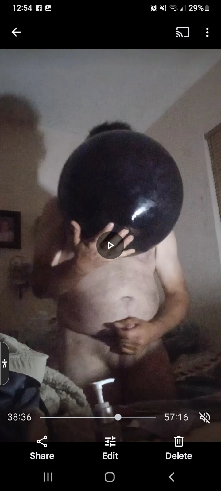 Büyük memeli eski sevgiliyi düşünerek dövüyor! Balon fetişi 