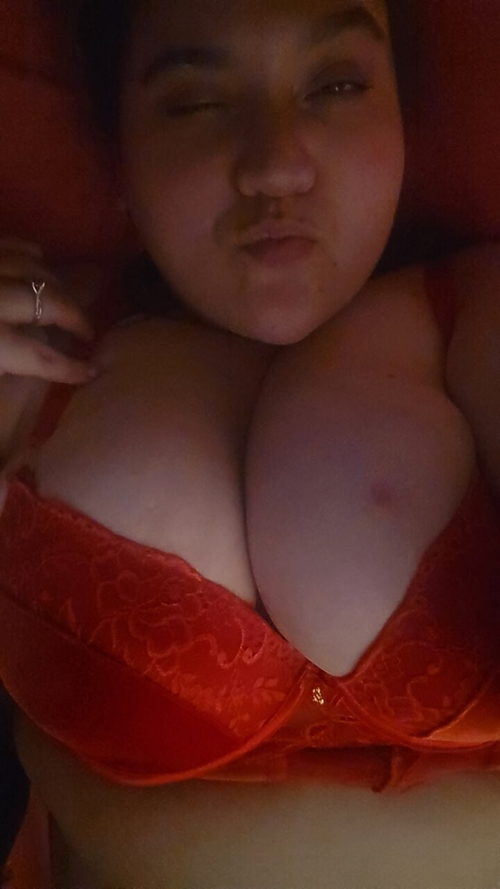 Seksi kırmızı iç çamaşırı 