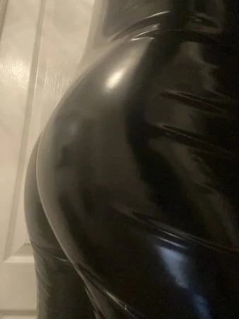 Gaz maskeli catsuit