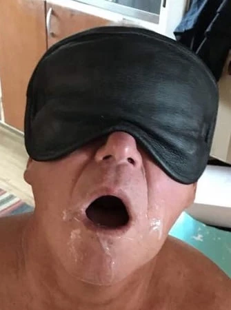 Yüzüne döl dök