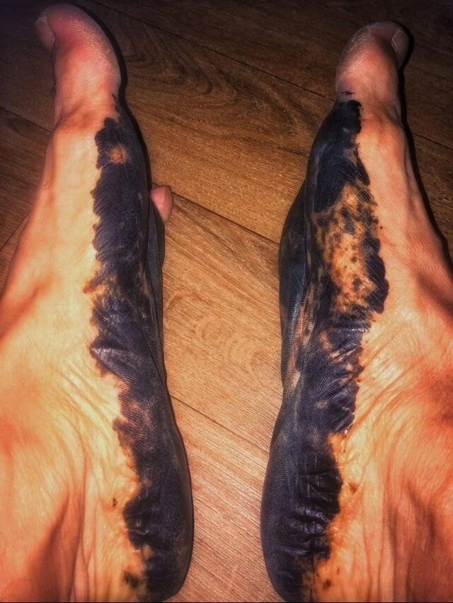 Мои ступни с татуировкой хны