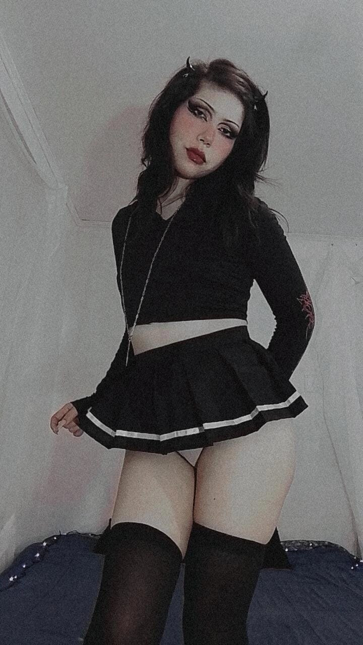 College girl? Petite?