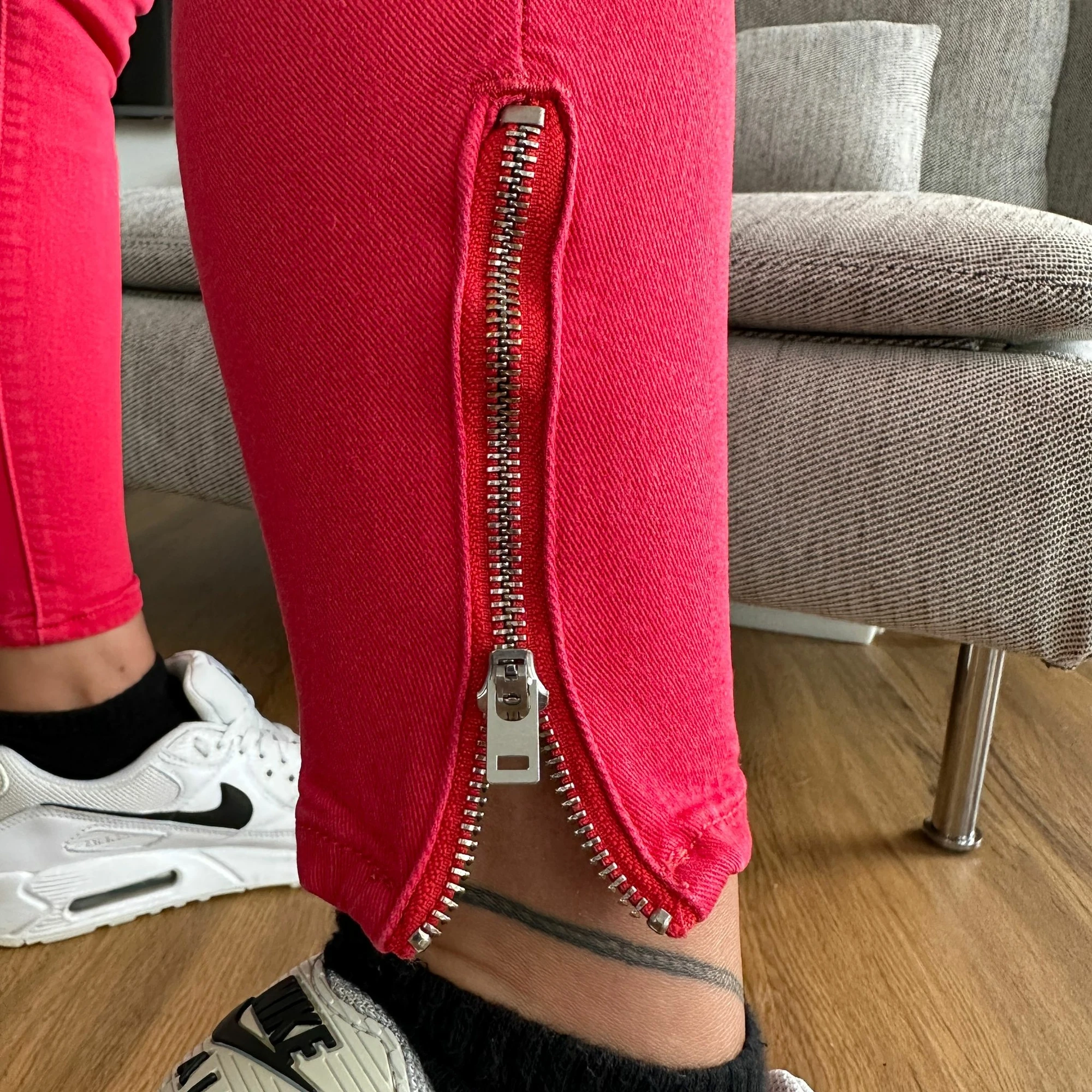 Lara CumKitten - Levi's Jeans in Rot #4