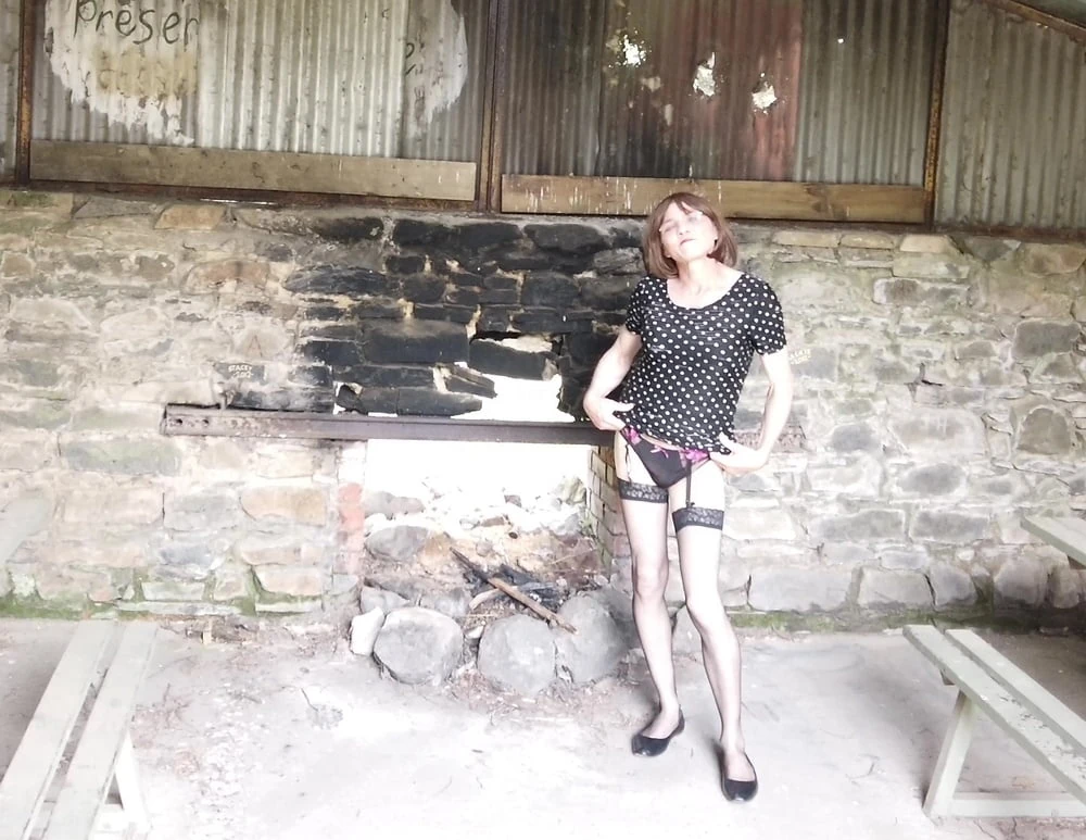 Travesti yol gezisi - terk edilmiş acil durum sığınağına