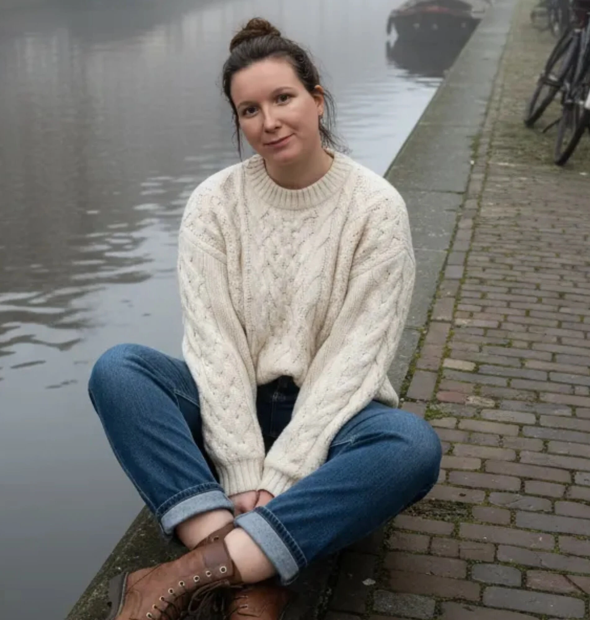 Моя 63-летняя лесбиянка-госпожа заставила меня пальцами в белом свитере