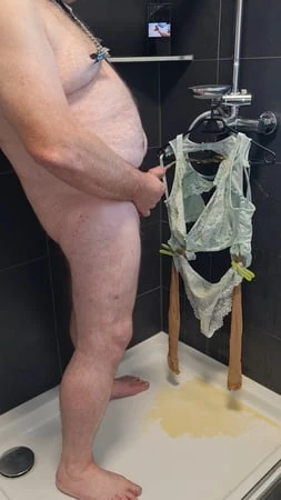 Pissspiele im Badezimmer