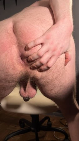 Masamdan birkaç el.