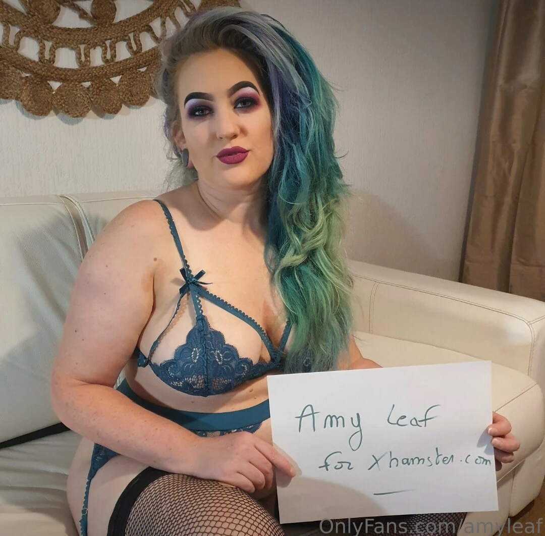 Tombul orta yaşlı seksi kadın Amy Leaf- iç çamaşırı (2022)