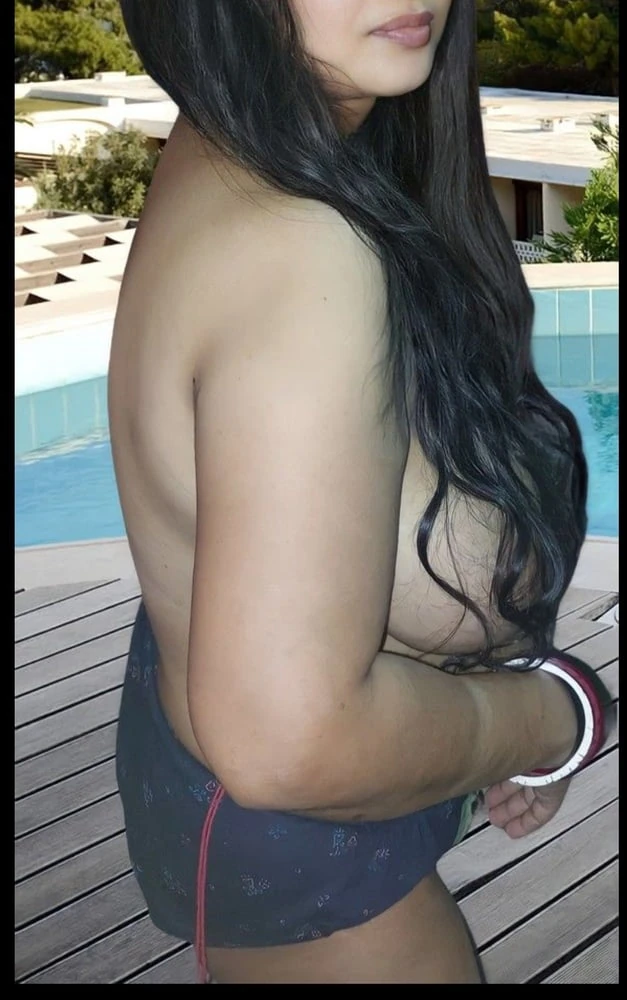 Selam bhabhi poz veriyor