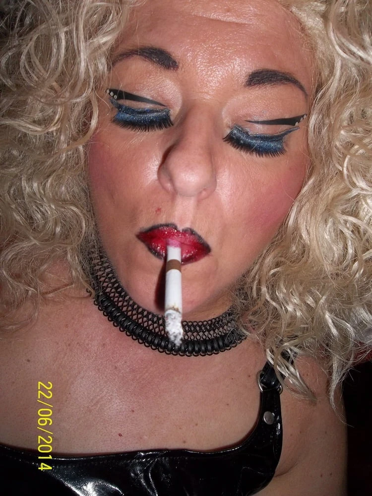 Hala seviyor