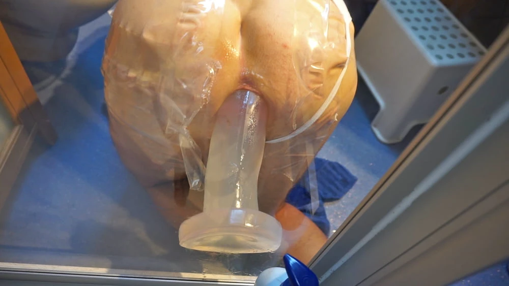 POV banyoda anal sikiş ve genişletme pt2 8cm çapında şeffaf dildo