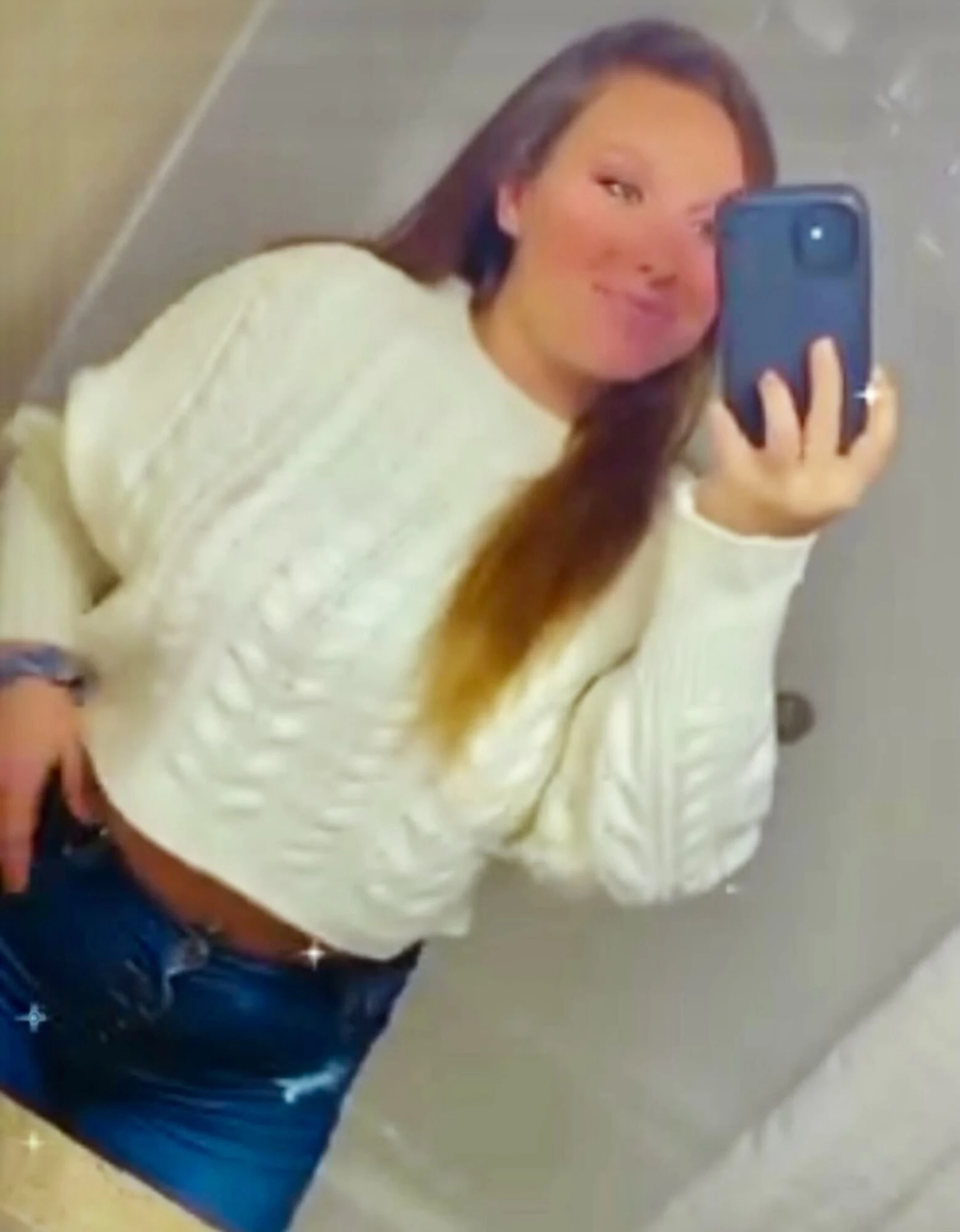 Beyaz kazağımla ve daha sonra parmaklarken çekilmiş fotoğraflarım 