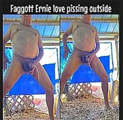 Domuzcuk Ernie Çiş Yapıyor