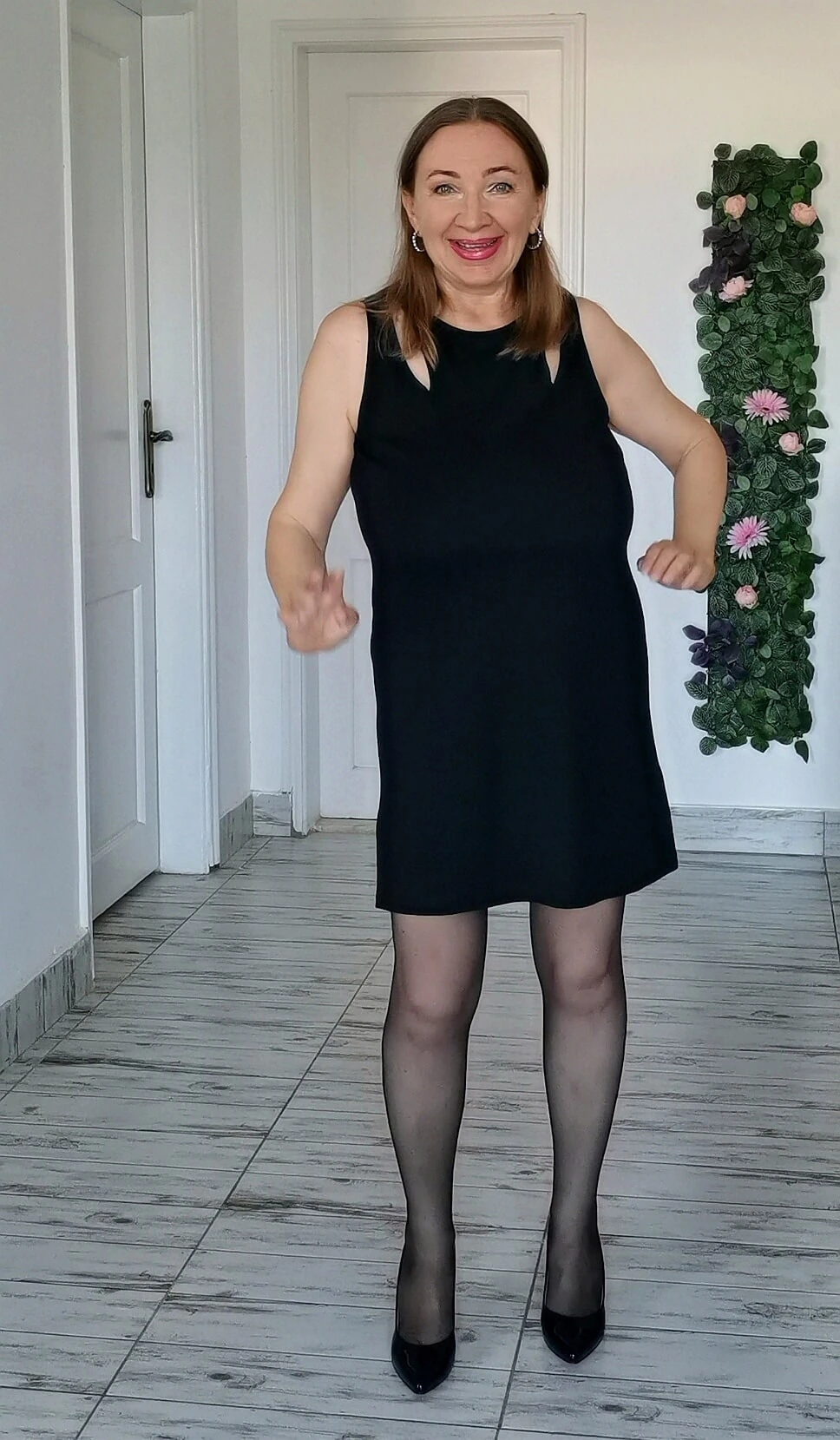 Huge natural tits milf in black stckings and high heels #4