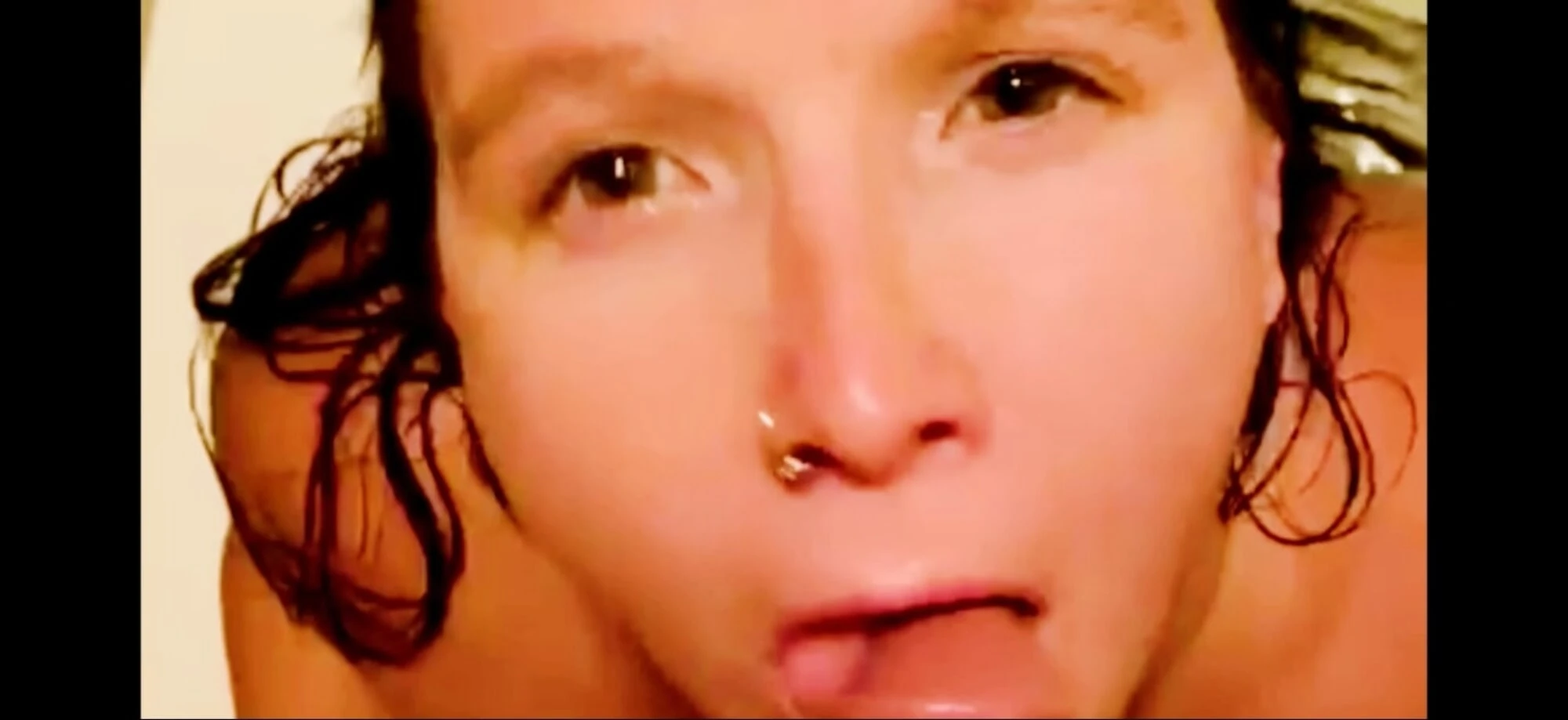 Я сосала хуй старика, и он пробует на вкус вкус 