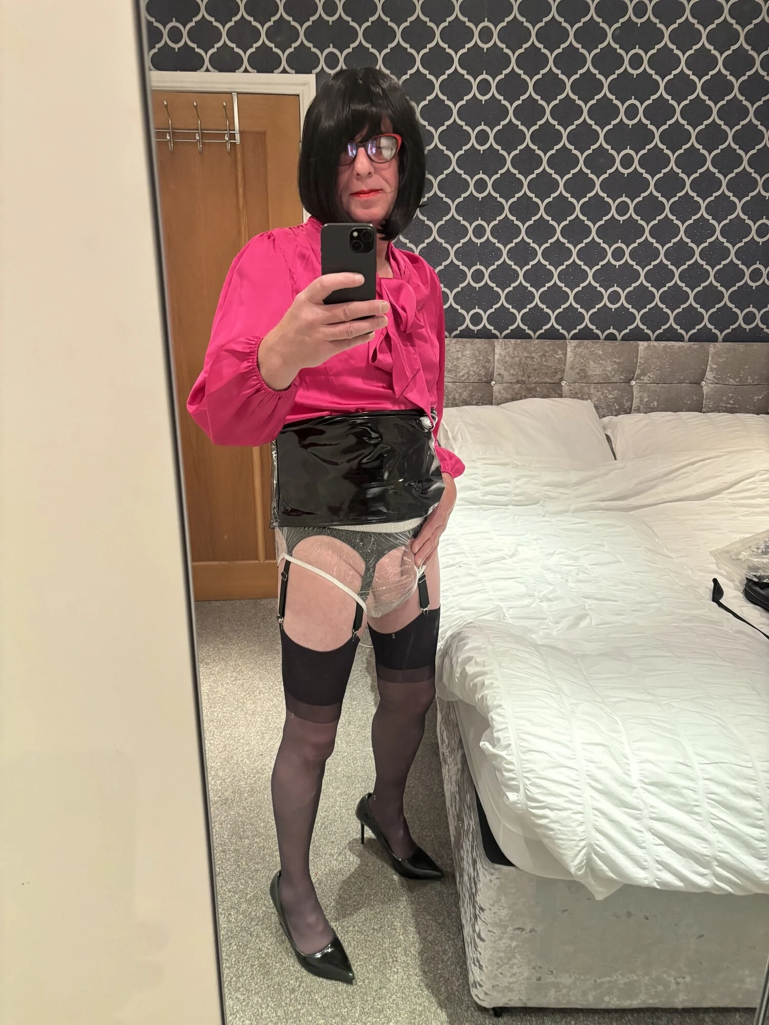 PVC MILF, PVC külotla el işi yapıyor