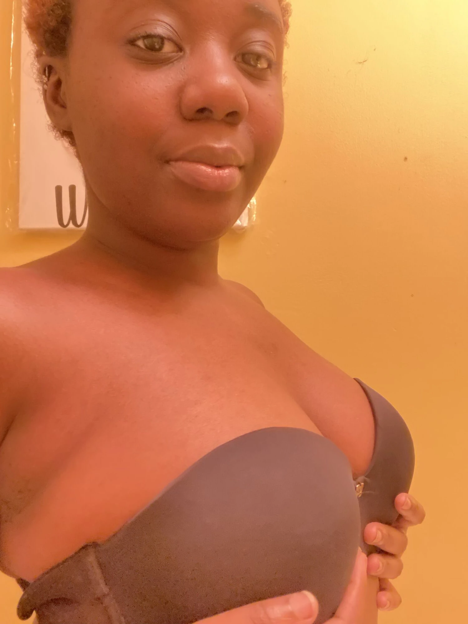 Ebony OnlyFans Modeli